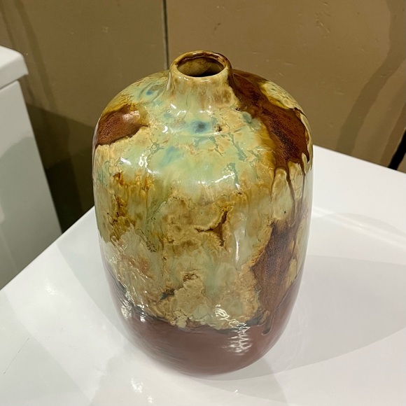 Beautiful Pottery Vase - Picture 5 of 7